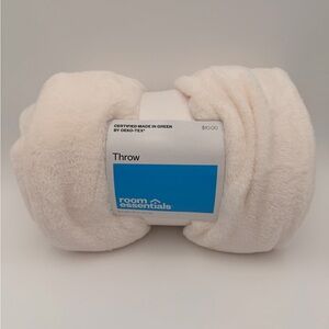 Room Essentials Cozy White Throw 50” x 60”